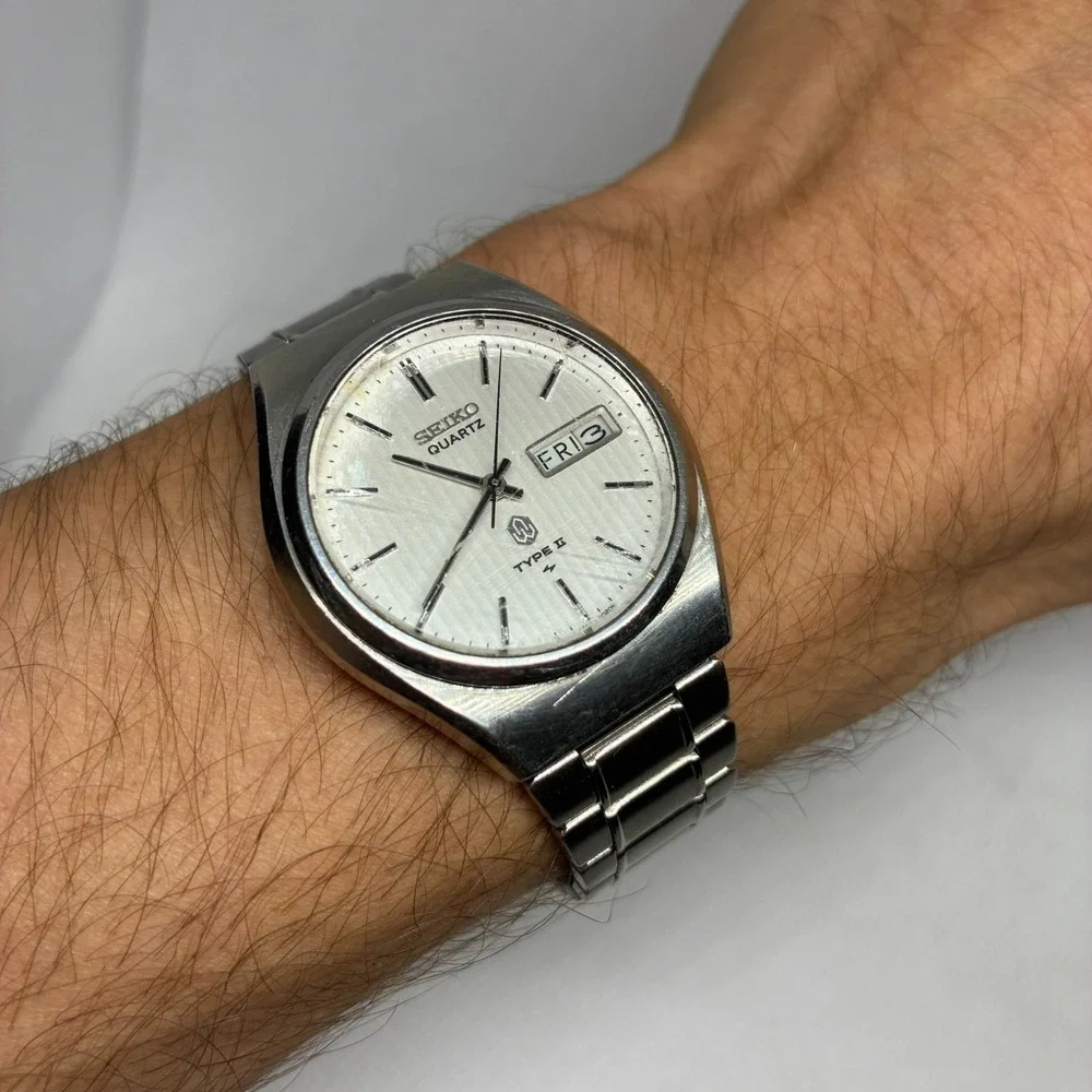 VTG Seiko Type II 4623-8010 Quartz Men Watch Silver Tone Pinstripe Dial Day Date